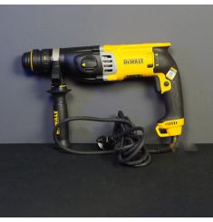 MÁY KHOAN BÚA DEWALT D25144K-B1 900W